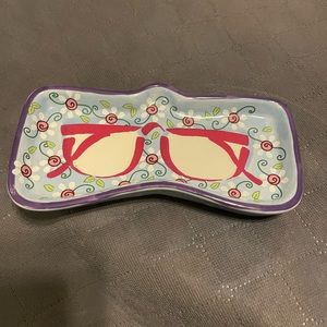 Glasses Holding Rest